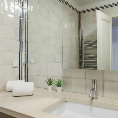 Alfama Castle District Best Views Panoramic Balcony 3 Bedrooms 2 Bathrooms 1st Floor Ac דירה *
