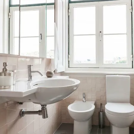 Alfama Castle District Best Views Panoramic Balcony 3 Bedrooms 2 Bathrooms 1st Floor Ac דירה *